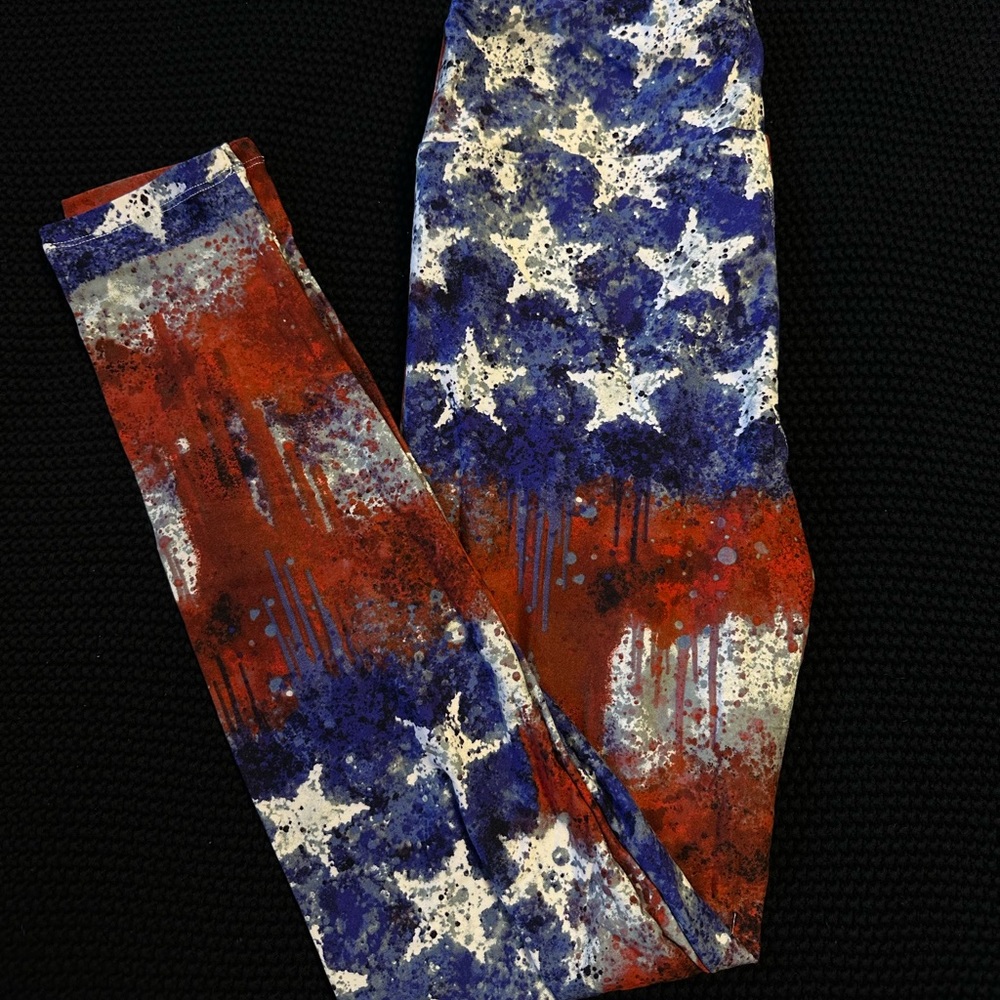 Americana Lularoe leggings.